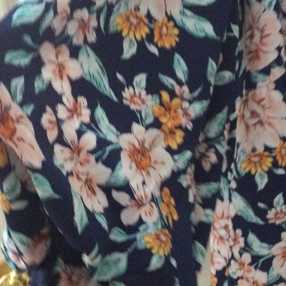 Easel Flower print shirt oversized - Picture 3 of 3